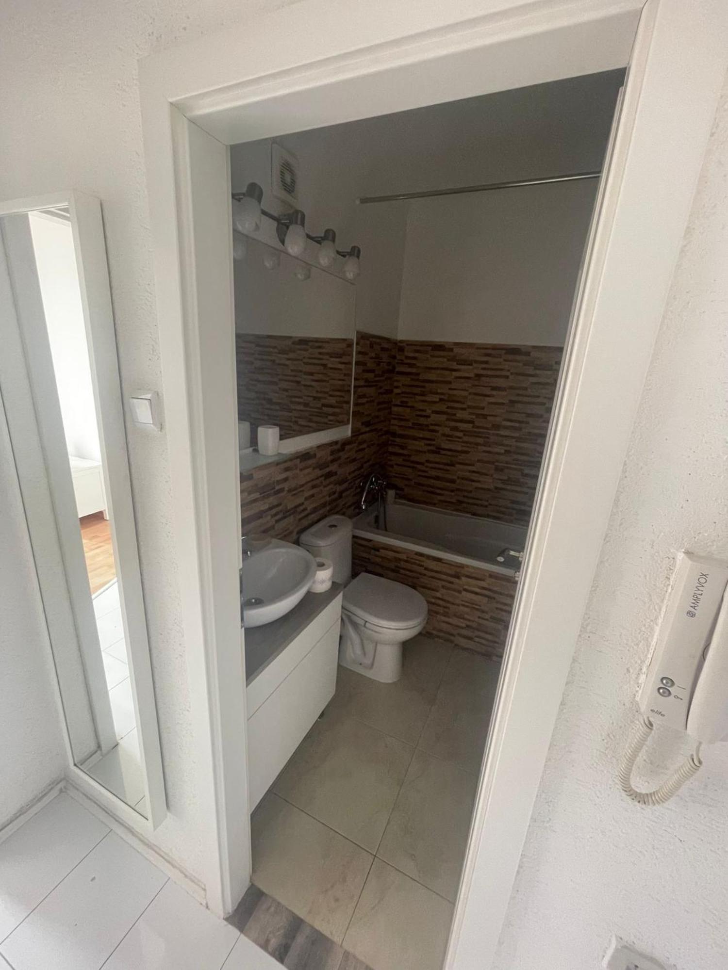 Park View City Center Location Apartment With Balcony Μπρατισλάβα Εξωτερικό φωτογραφία